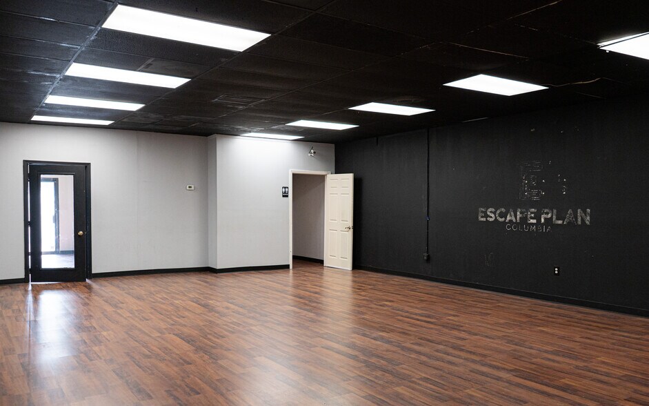 More Photos Of 151 Riverchase Way, Lexington Light Distribution For Lease