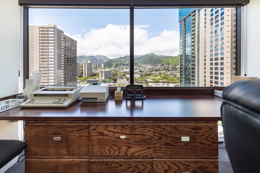 More Photos Of 1188 Bishop St, Honolulu Office For Sale