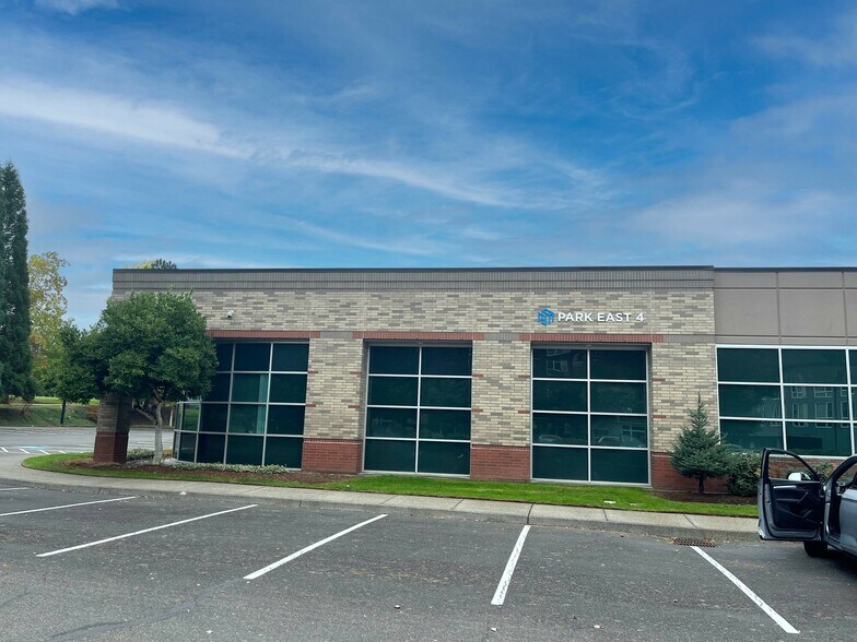 More Photos Of 1365 NE Amberglen Pky, Hillsboro Flex For Lease