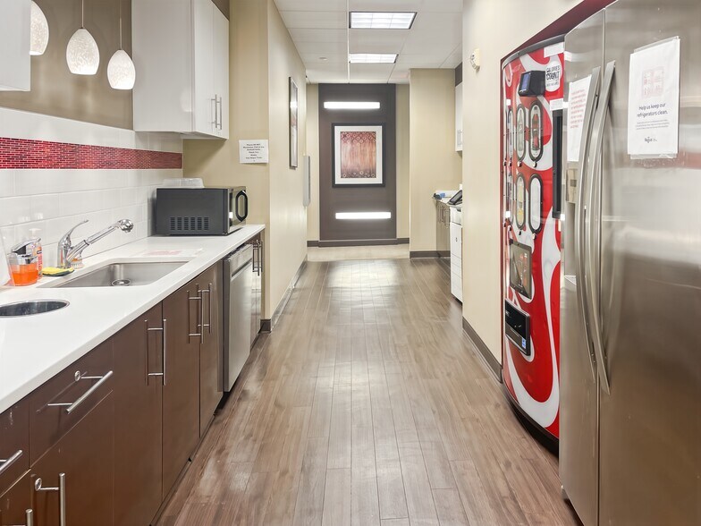 More Photos Of 1 Meadowlands Plz, East Rutherford Coworking Space