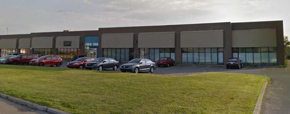 More Photos Of 2597-2635 Boul Le Corbusier, Laval Distribution For Lease