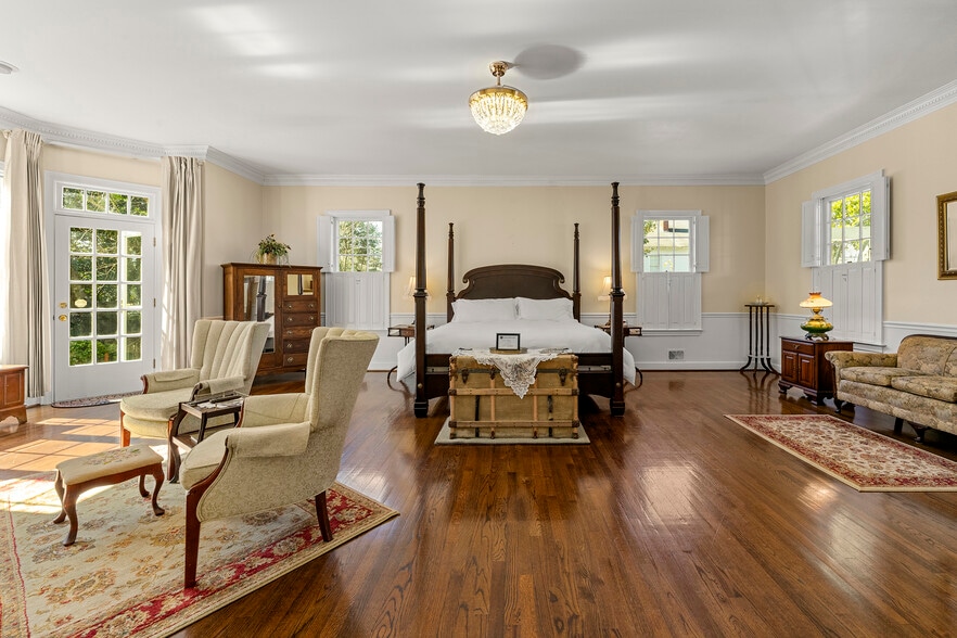 More Photos Of 132 E College St, Griffin Hospitality For Sale