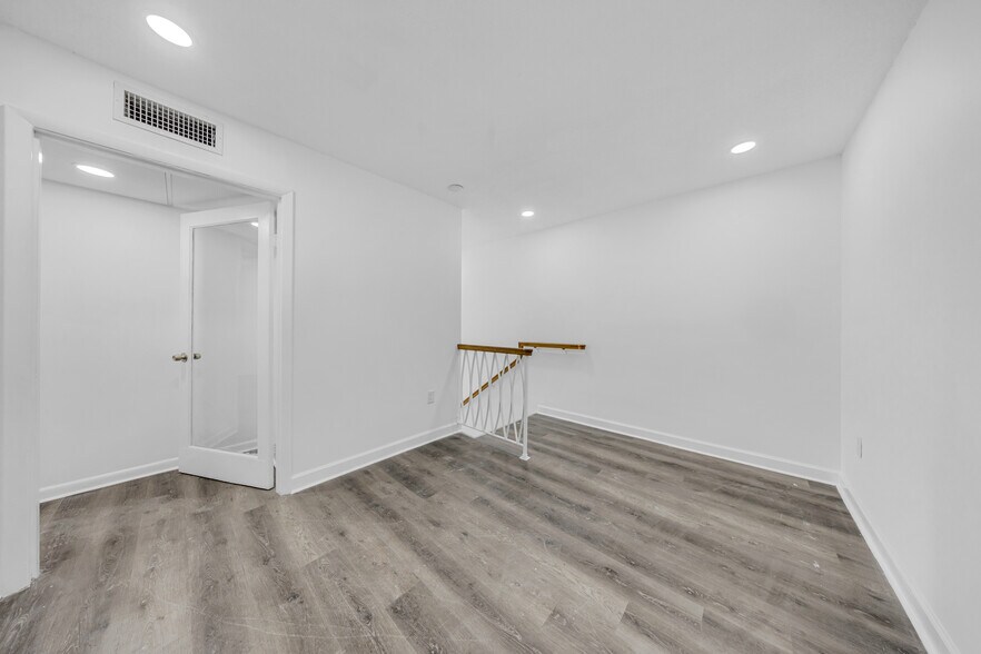 More Photos Of 7550 W 2nd Ct, Hialeah Warehouse For Lease