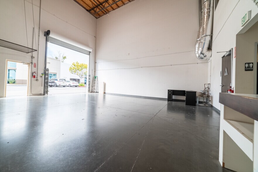 More Photos Of 216 Avenida Fabricante, San Clemente Light Distribution For Sale