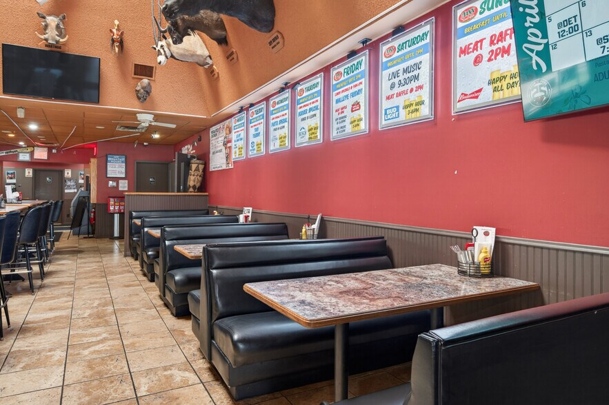 More Photos Of 17646 NE Central Ave, Ham Lake Restaurant For Sale