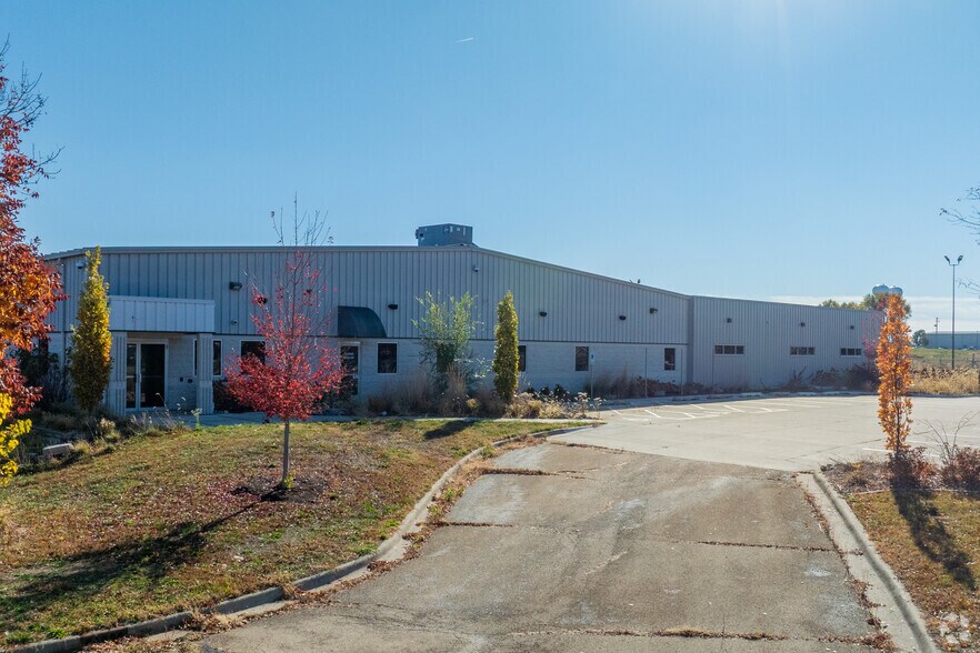 More Photos Of 200 Enterprise Dr, Pekin Light Distribution For Lease