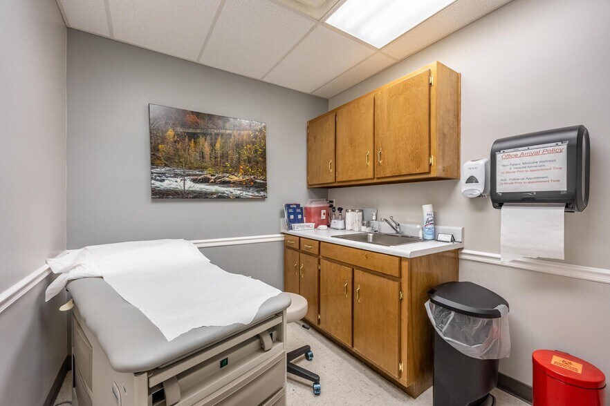 More Photos Of 1420 Fritz St SE, Cleveland Medical For Lease