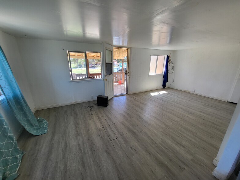 More Photos Of 521 Fairbanks St, Pahrump Self Storage For Sale