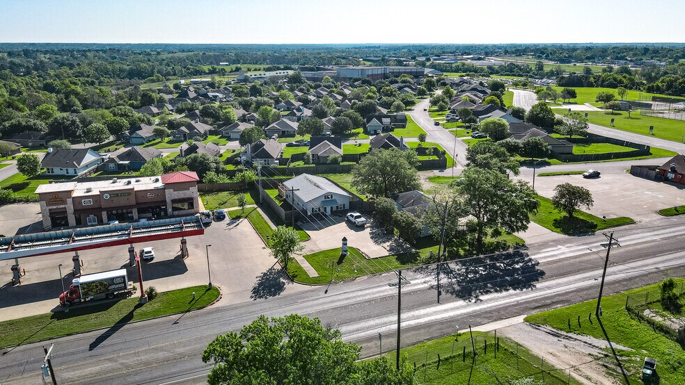 More Photos Of 1610 N Park St, Brenham Light Manufacturing For Sale