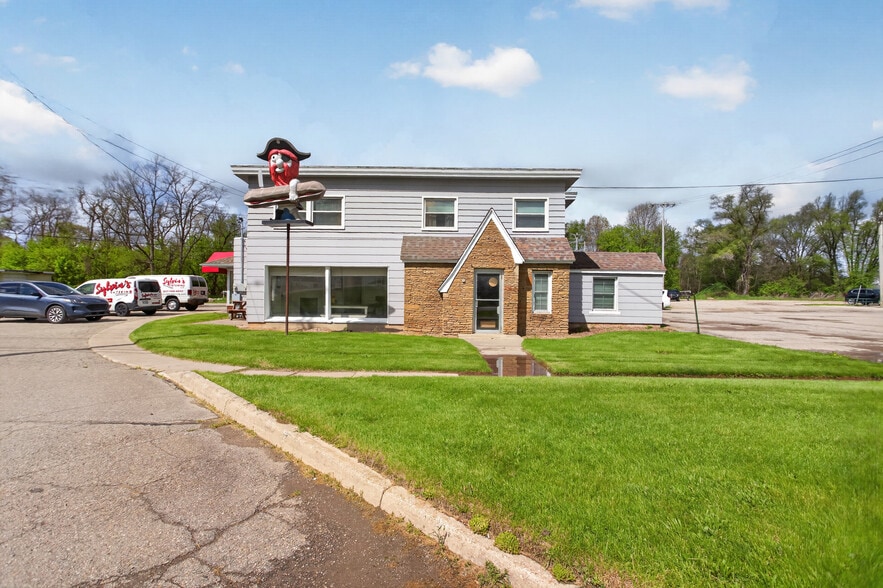 Primary Photo Of 124 S Brooklyn Rd, Napoleon Freestanding For Sale