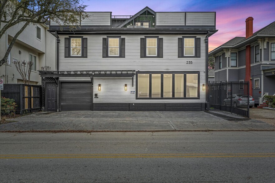 Primary Photo Of 235 Westheimer Rd, Houston Apartments For Sale