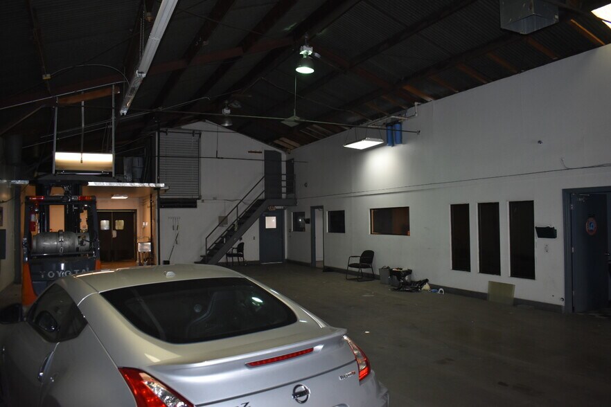 More Photos Of 7822 Salt Lake Ave, Cudahy Warehouse For Sale