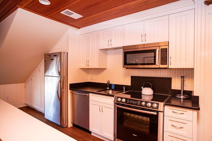 More Photos Of 1383 MA-28A, Bourne Office For Sale