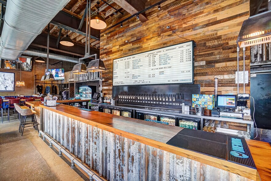 More Photos Of 463 W Town St, Columbus Restaurant For Sale