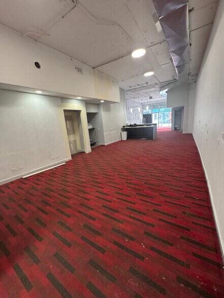 More Photos Of 906 W Belmont Ave, Chicago Medical For Lease