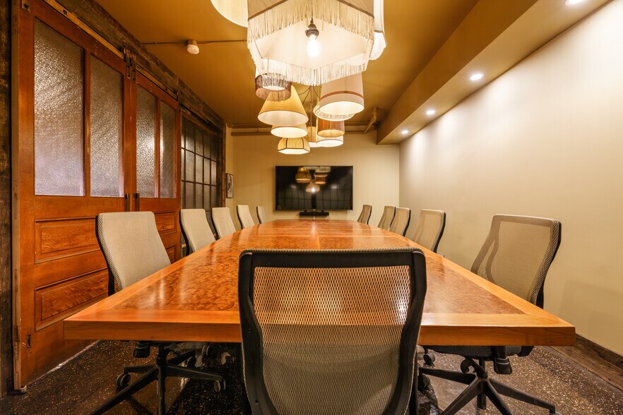More Photos Of 1212 34th Ave SE, Calgary Coworking Space