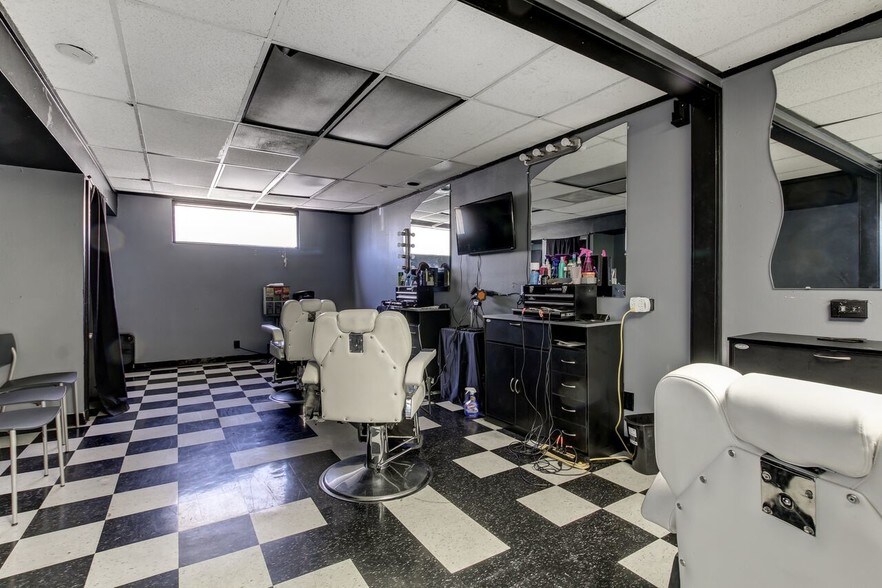 More Photos Of 626 W Indian School Rd, Phoenix Storefront Retail Office For Sale