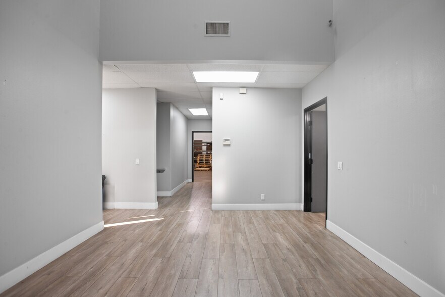 More Photos Of 1351 S Lewis St, Anaheim Warehouse For Sale