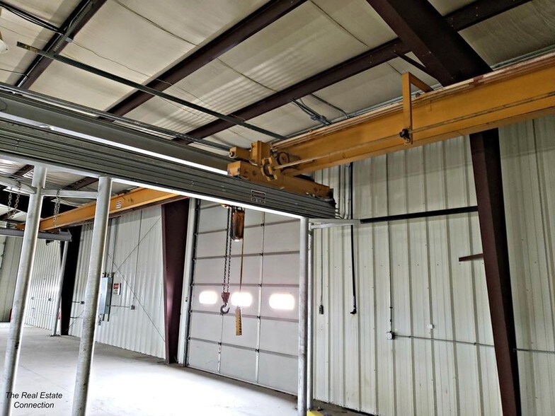 More Photos Of 415 Alan Rd, Powell Distribution For Lease