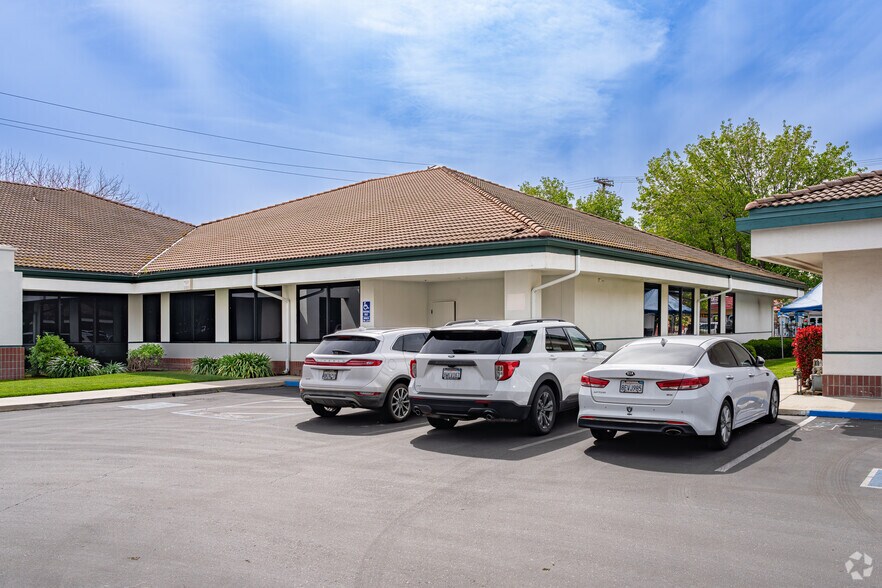More Photos Of 1750 W Walnut Ave, Visalia Medical For Sale