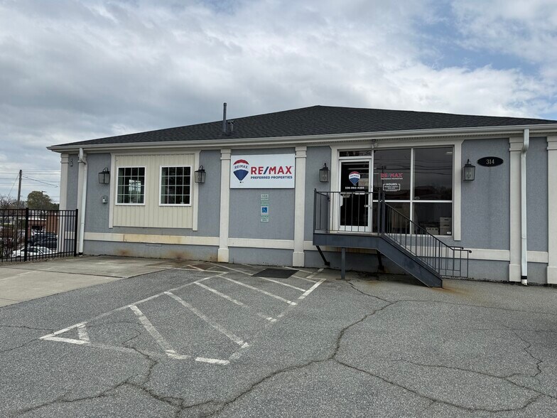 More Photos Of 325 N Main St, Kernersville Office For Sale