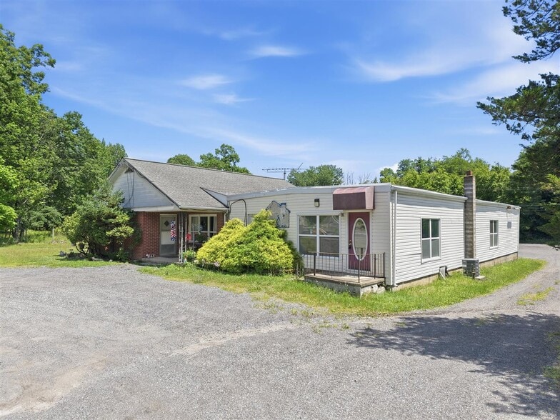 More Photos Of 90 N Franklin St, Pen Argyl Office Residential For Sale