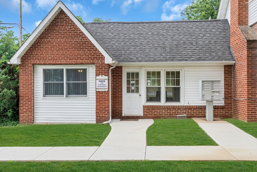 More Photos Of 8-10 Tindall Rd, Middletown Office For Lease