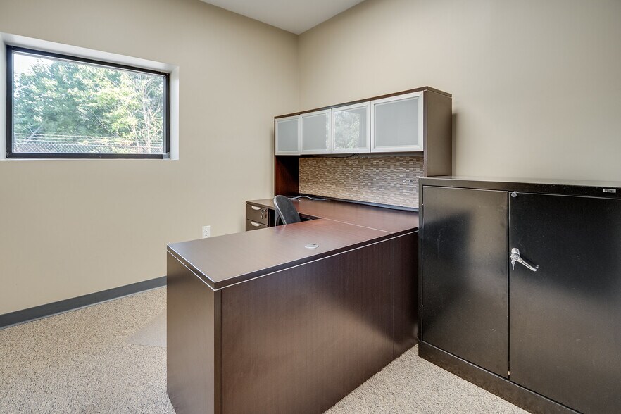 More Photos Of 4295 Brogdon Exchange, Suwanee Warehouse For Sale