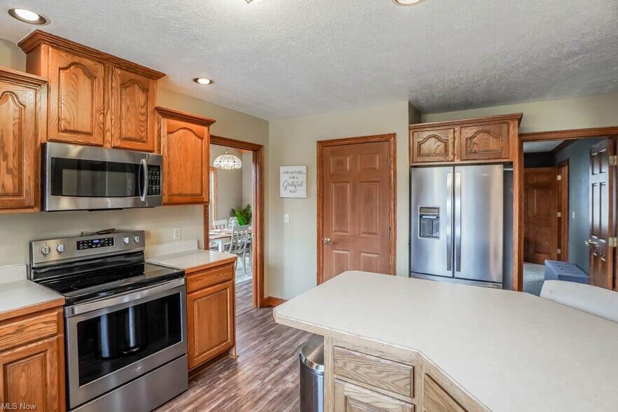 More Photos Of 11316 Cleveland Ave NW, Uniontown Office Residential For Sale