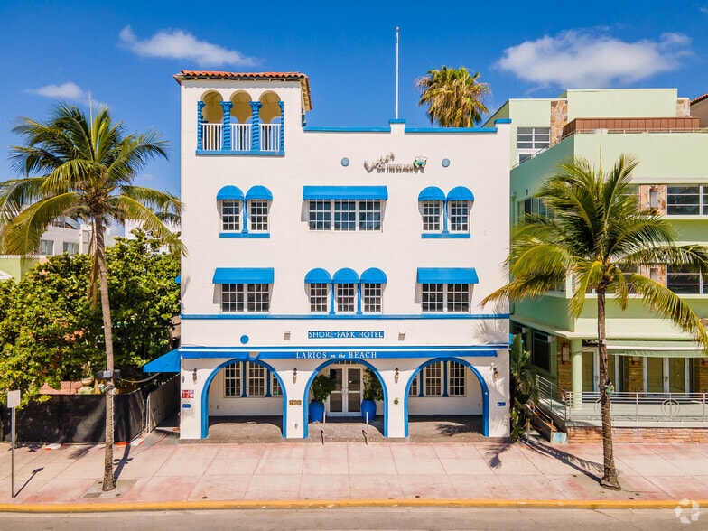 More Photos Of 820 Ocean Dr, Miami Beach Restaurant For Lease