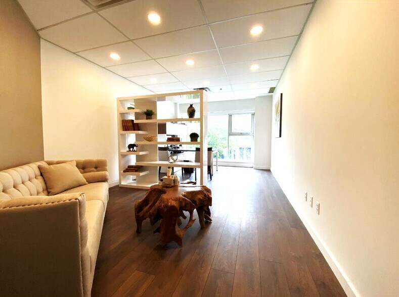 More Photos Of 505-595 Pender St, Vancouver Office For Sale