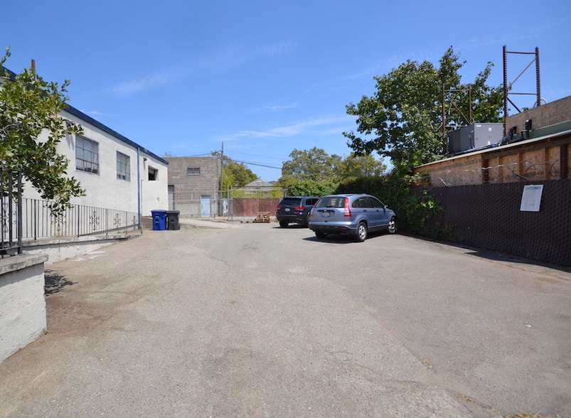 More Photos Of 1319-1321 5th St, Berkeley Warehouse For Sale