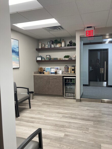 More Photos Of 29275 Northwestern Hwy, Southfield Medical For Sale