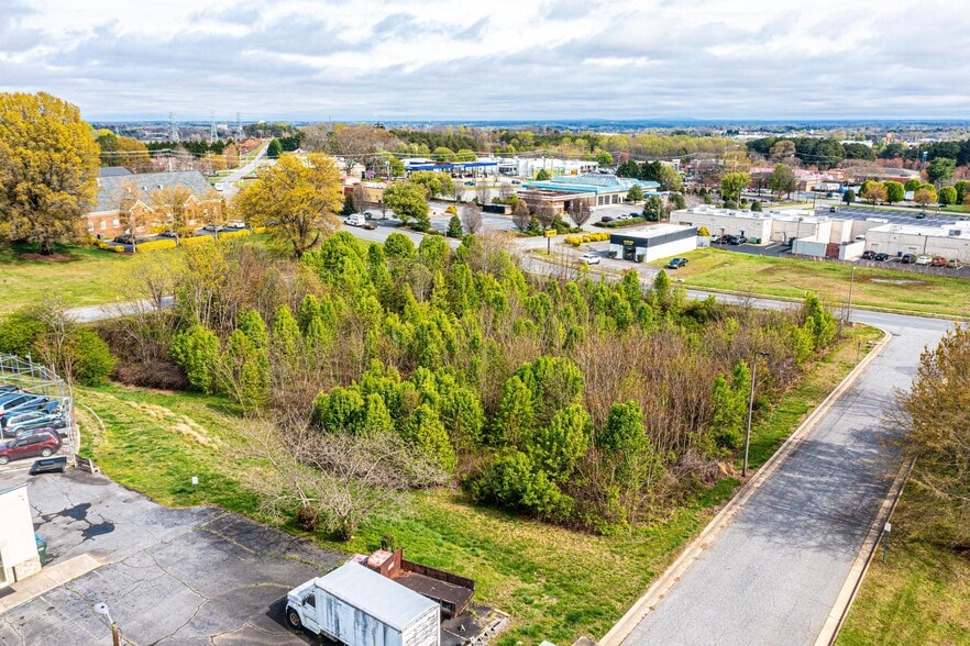 More Photos Of 1043 11th Blvd SE ave, Hickory Land For Sale