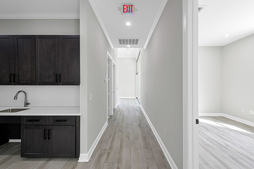 More Photos Of 1325 Main St, Katy Medical For Sale