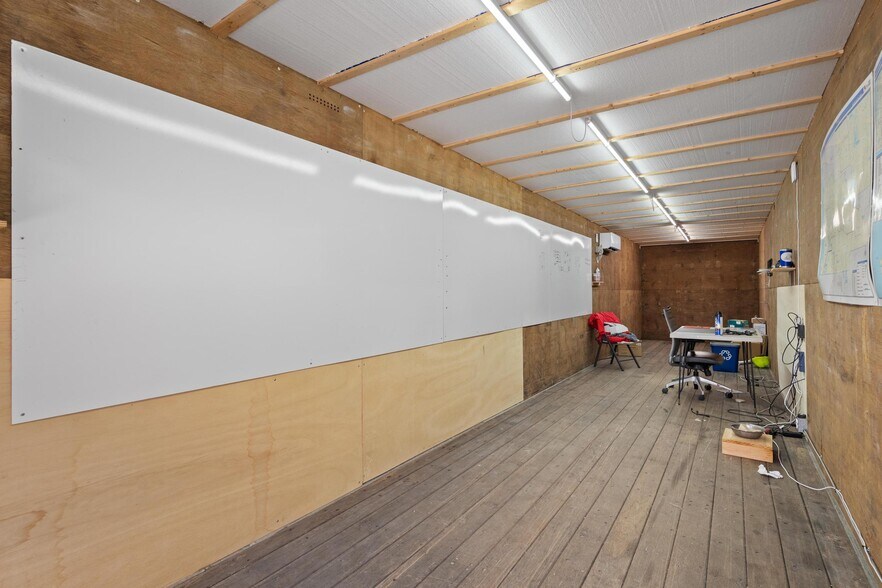 More Photos Of 4349 Louis Ave, Holiday Warehouse For Sale