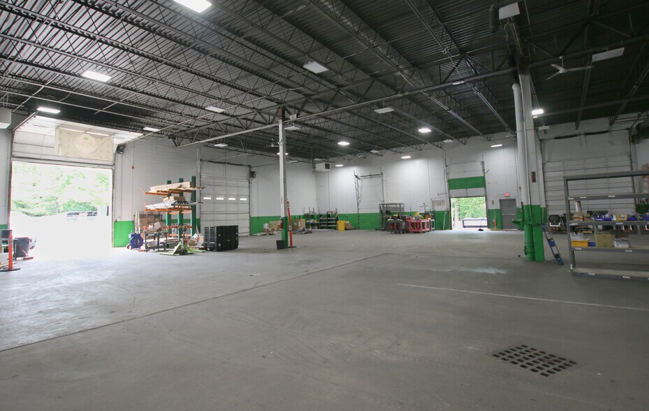 More Photos Of 44-48 6th Rd, Woburn Manufacturing For Lease