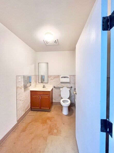 More Photos Of 5301 Madison Ave, Sacramento Loft Creative Space For Lease