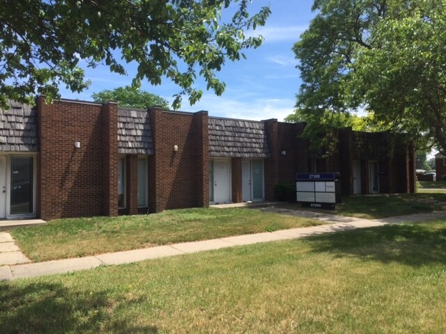 More Photos Of 27500 Hoover Rd, Warren Medical For Lease