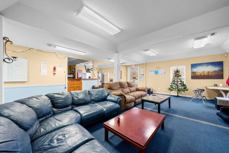 More Photos Of 1959 Fort Campbell Blvd, Clarksville Freestanding For Sale