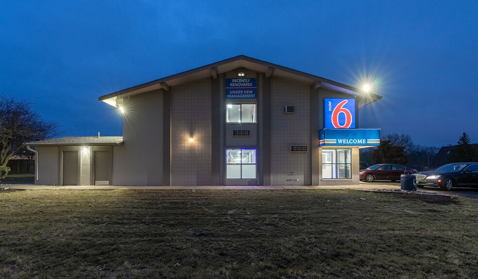 More Photos Of 1600 N Main St, Normal Hotel For Sale
