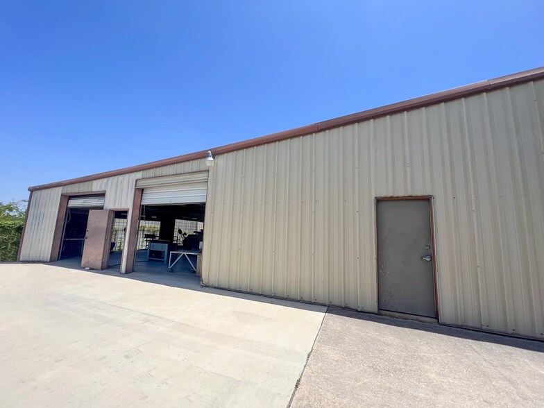 More Photos Of 6627 Topper Rdg, San Antonio Warehouse For Lease