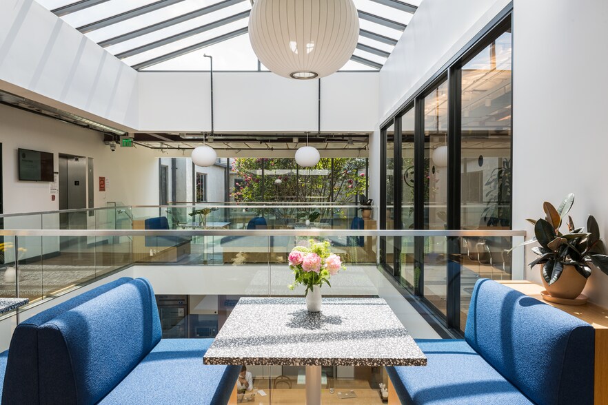 More Photos Of 3000 W Olympic Blvd, Santa Monica Office For Lease