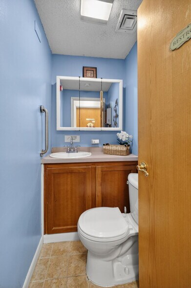 More Photos Of 0S165 Church St, Winfield Office For Sale