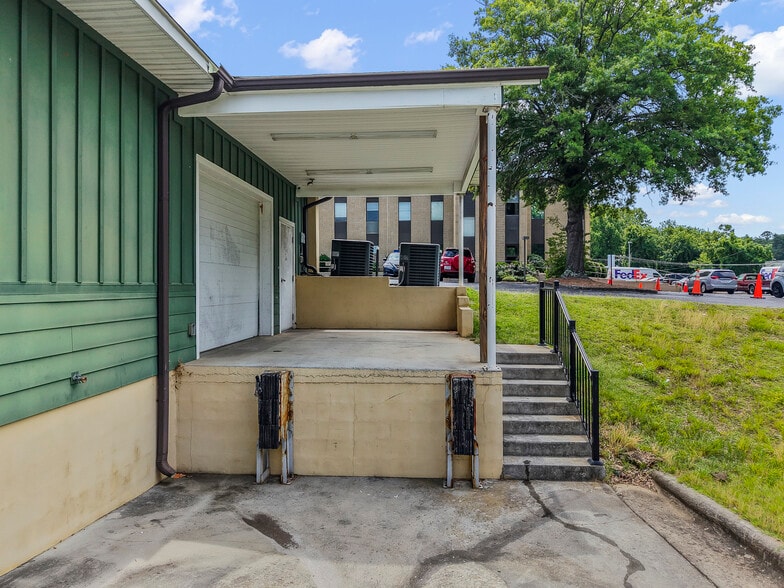 More Photos Of 8017 N Point Blvd, Winston-Salem Industrial For Lease