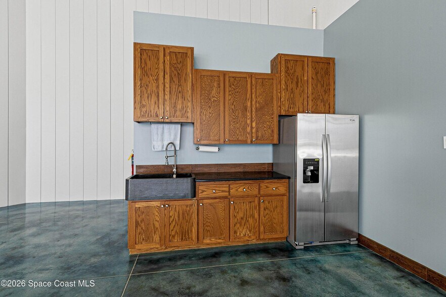 More Photos Of 805 Tower Access Rd, Melbourne Airplane Hangar For Sale
