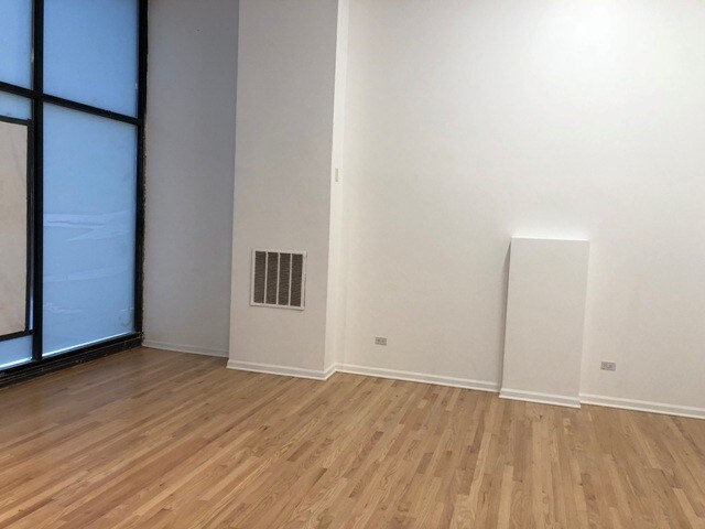 More Photos Of 3005 N Broadway St, Chicago Storefront For Lease