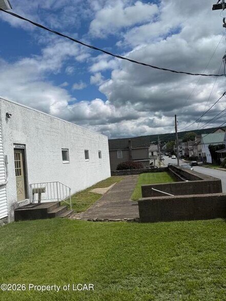 More Photos Of 222 Lincoln St, Dupont Apartments For Sale