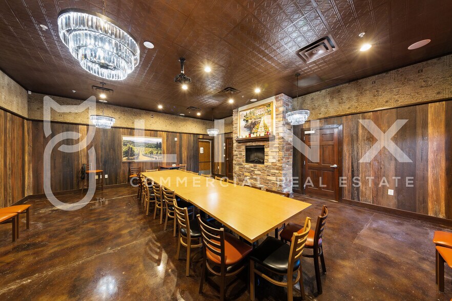 More Photos Of 2400 N Town Center Dr, Washington Restaurant For Sale