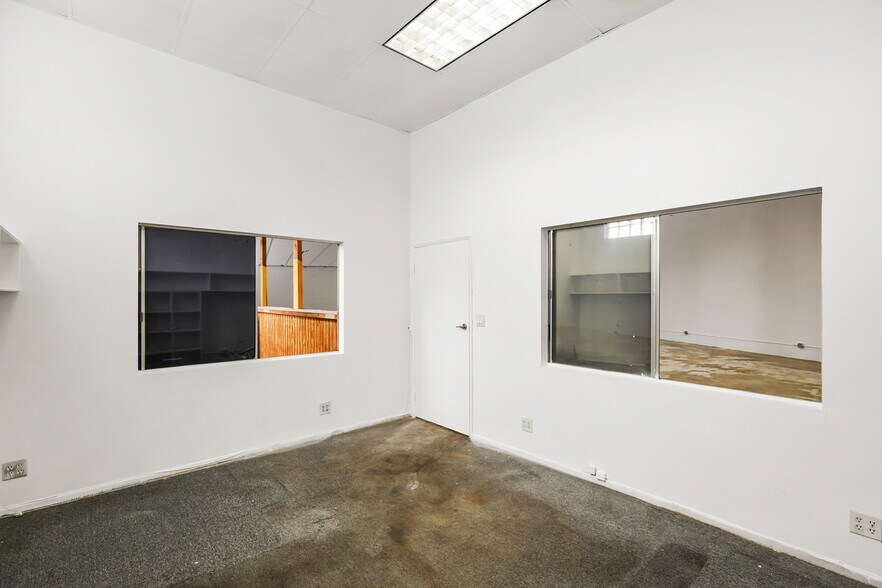 More Photos Of 4931 Venice Blvd, Los Angeles Storefront For Lease